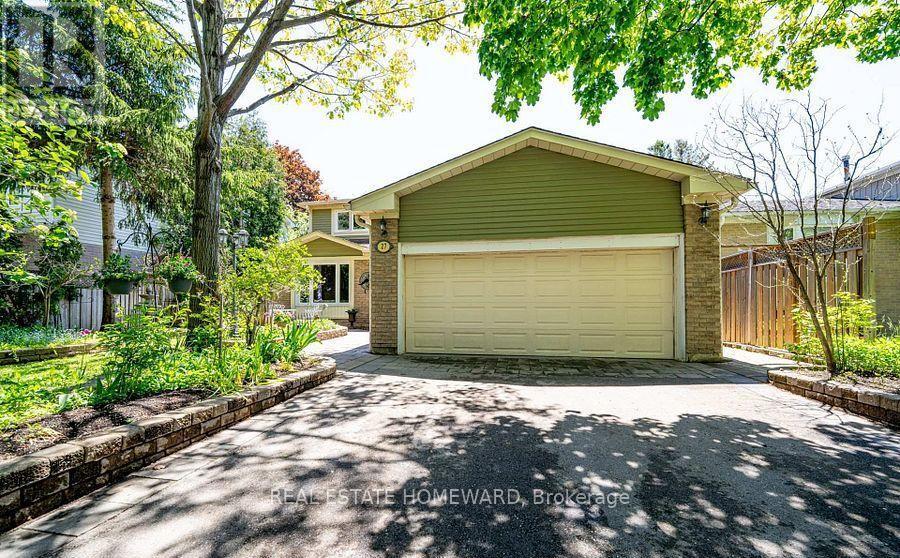 27 Drumern Crescent, Richmond Hill, Ontario  L4C 5H9 - Photo 2 - N13777582