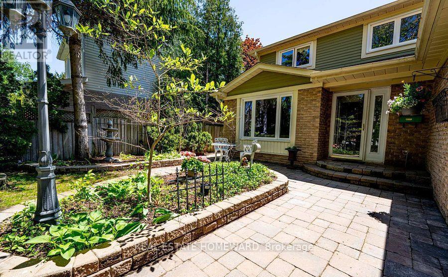 27 Drumern Crescent, Richmond Hill, Ontario  L4C 5H9 - Photo 3 - N13777582