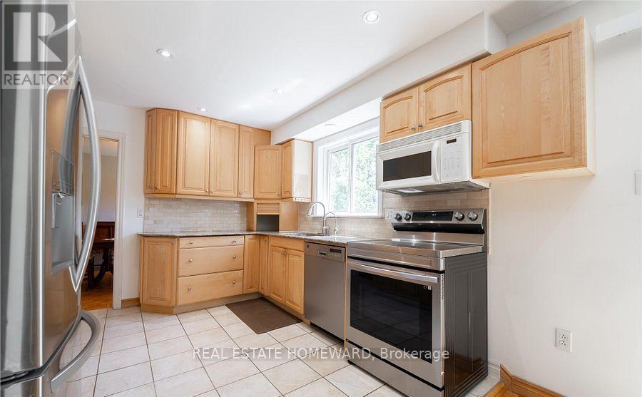 27 Drumern Crescent, Richmond Hill, Ontario  L4C 5H9 - Photo 9 - N13777582