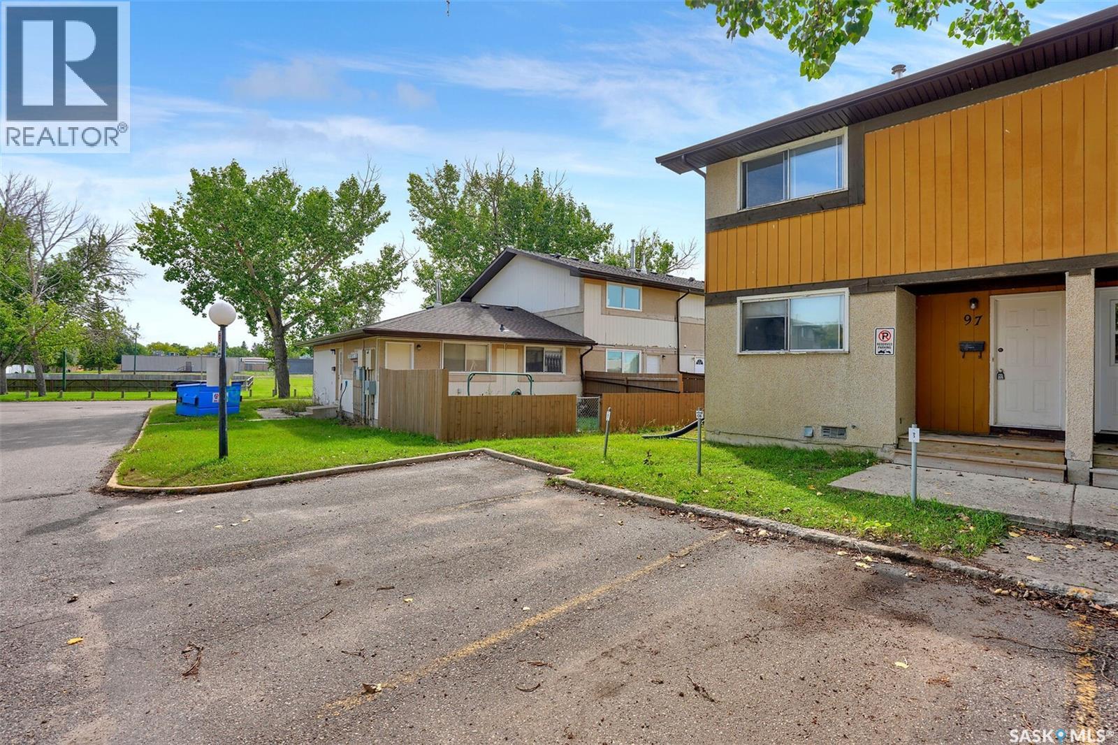 97 Mackenzie Way, Regina, Saskatchewan  S4N 5M8 - Photo 3 - SK048352