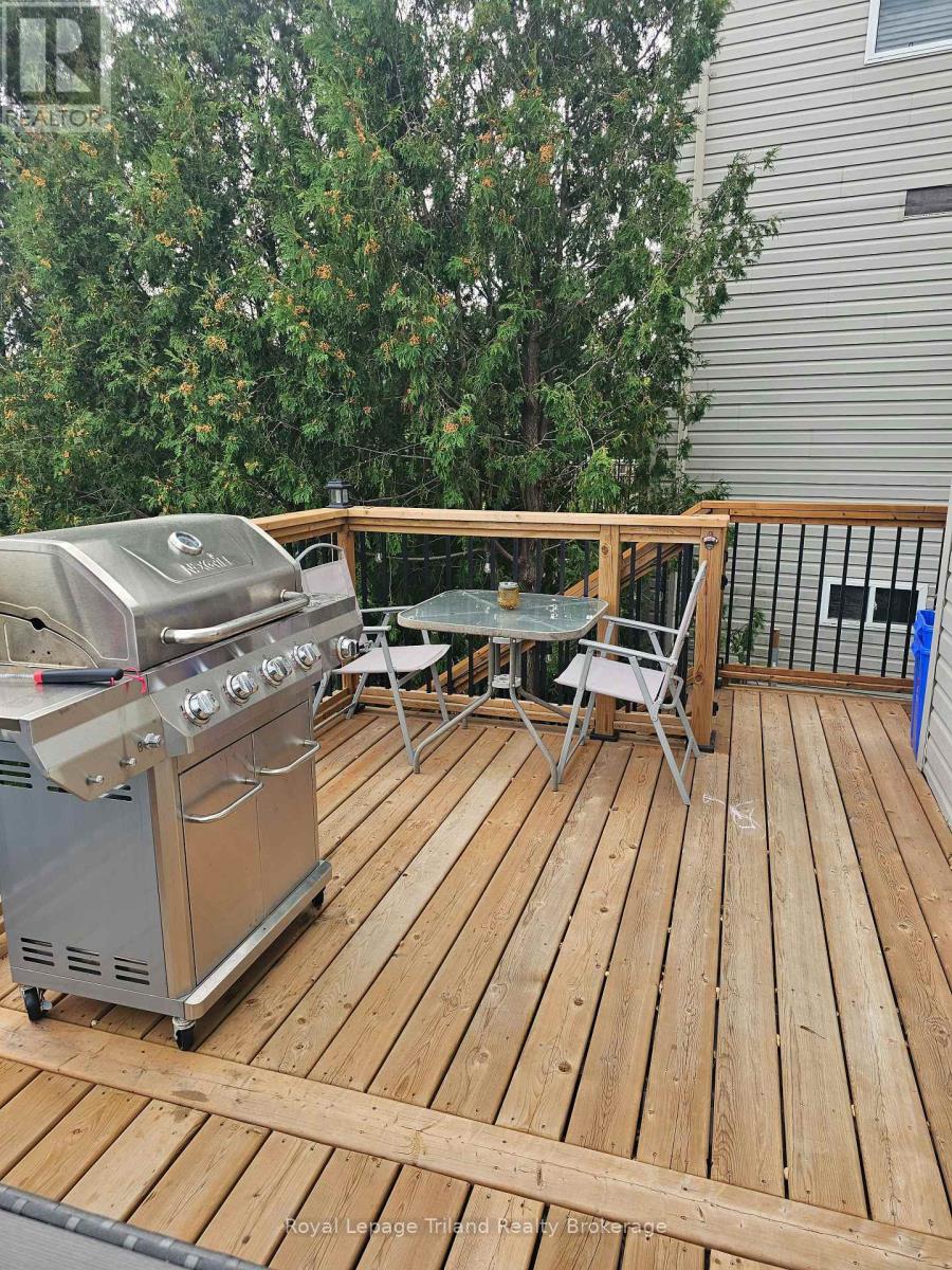 847 Hunters Gate Crescent, Woodstock, Ontario  N4V 1G3 - Photo 3 - X13775126