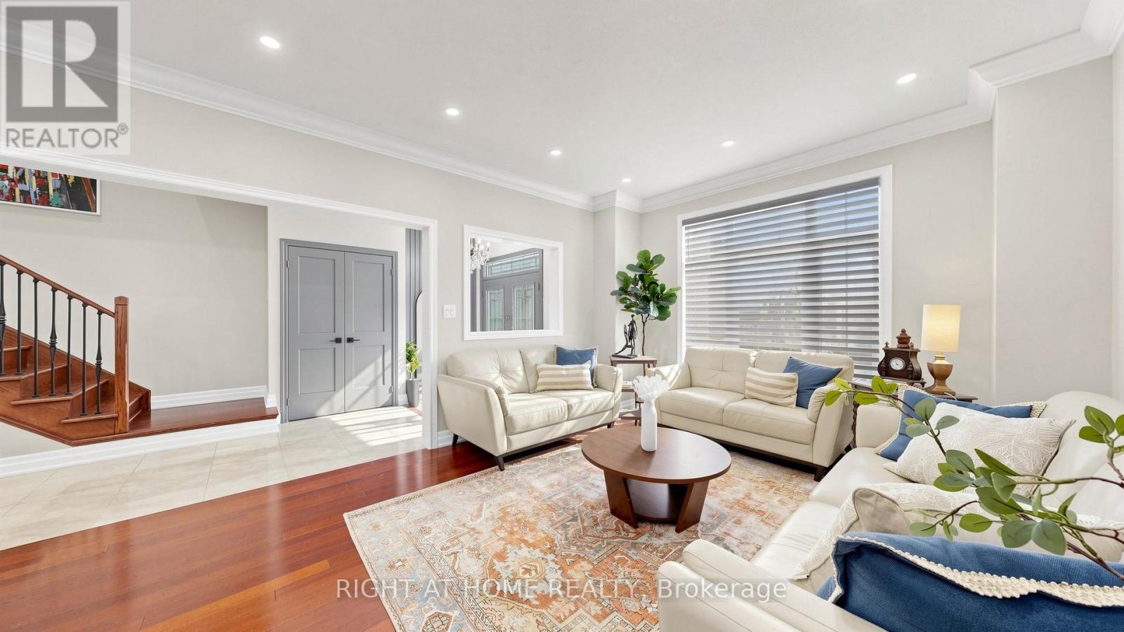 40 Chateau Drive, Vaughan, Ontario  L4H 3A1 - Photo 4 - N13778178