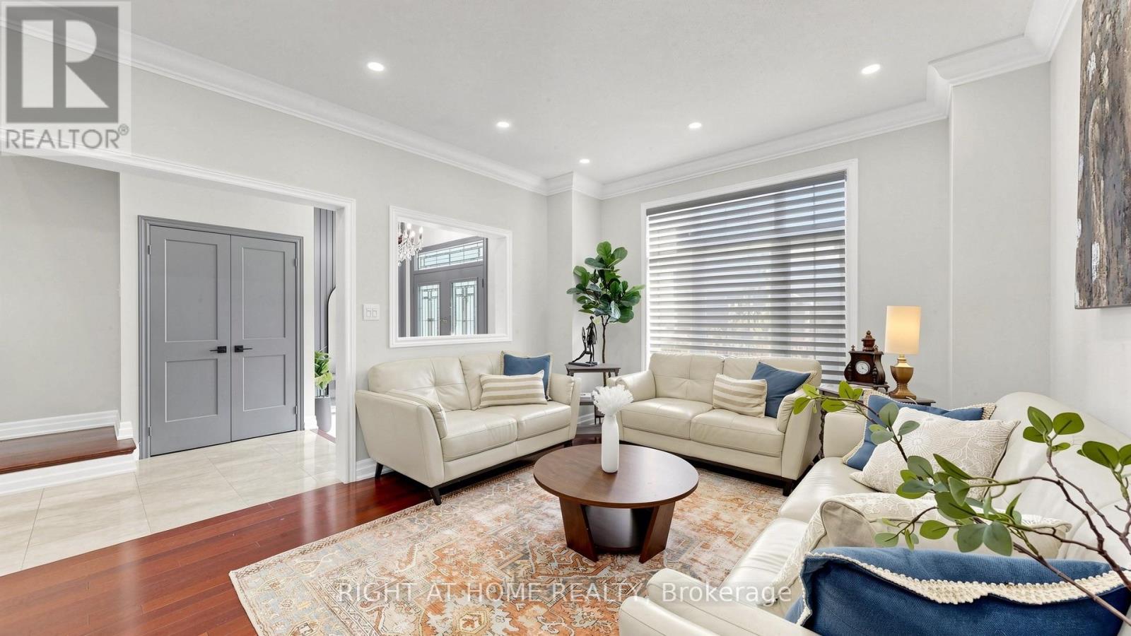 40 Chateau Drive, Vaughan, Ontario  L4H 3A1 - Photo 5 - N13778178