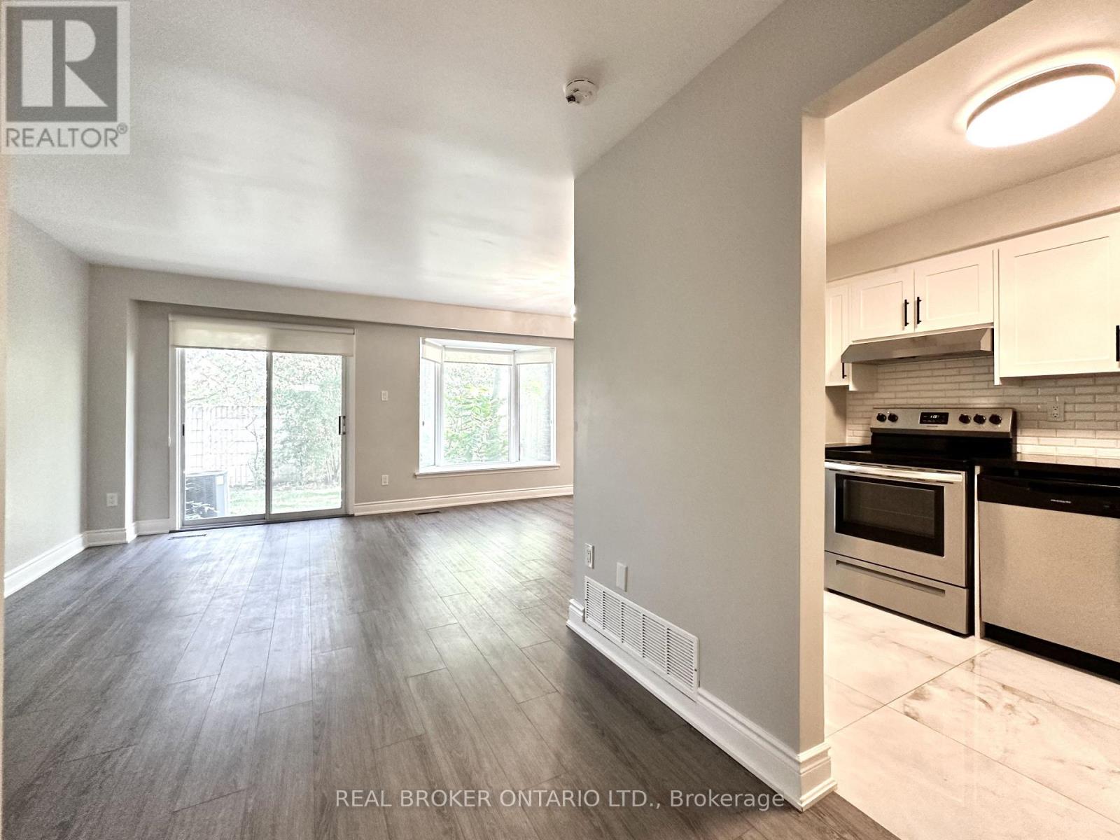 8 - 1485 Gulleden Drive, Mississauga, Ontario  L4X 2T2 - Photo 2 - W13683788