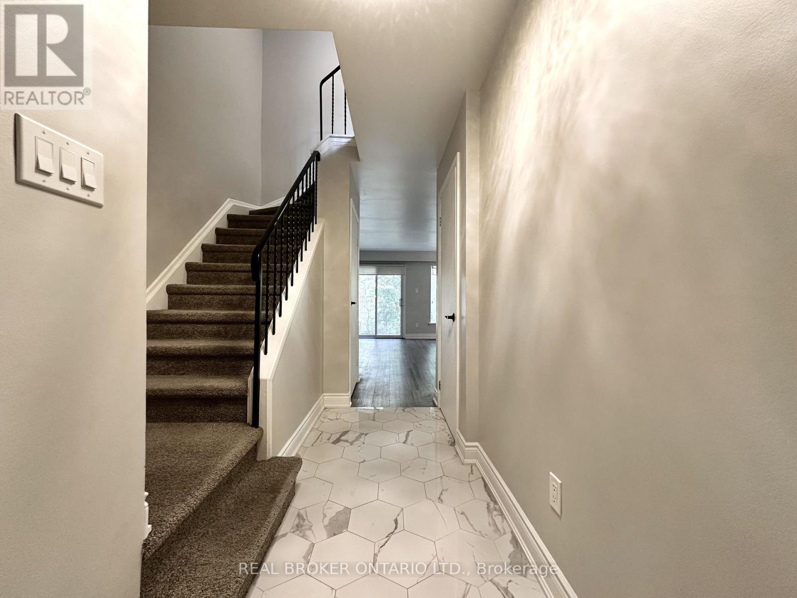 8 - 1485 Gulleden Drive, Mississauga, Ontario  L4X 2T2 - Photo 15 - W13683788