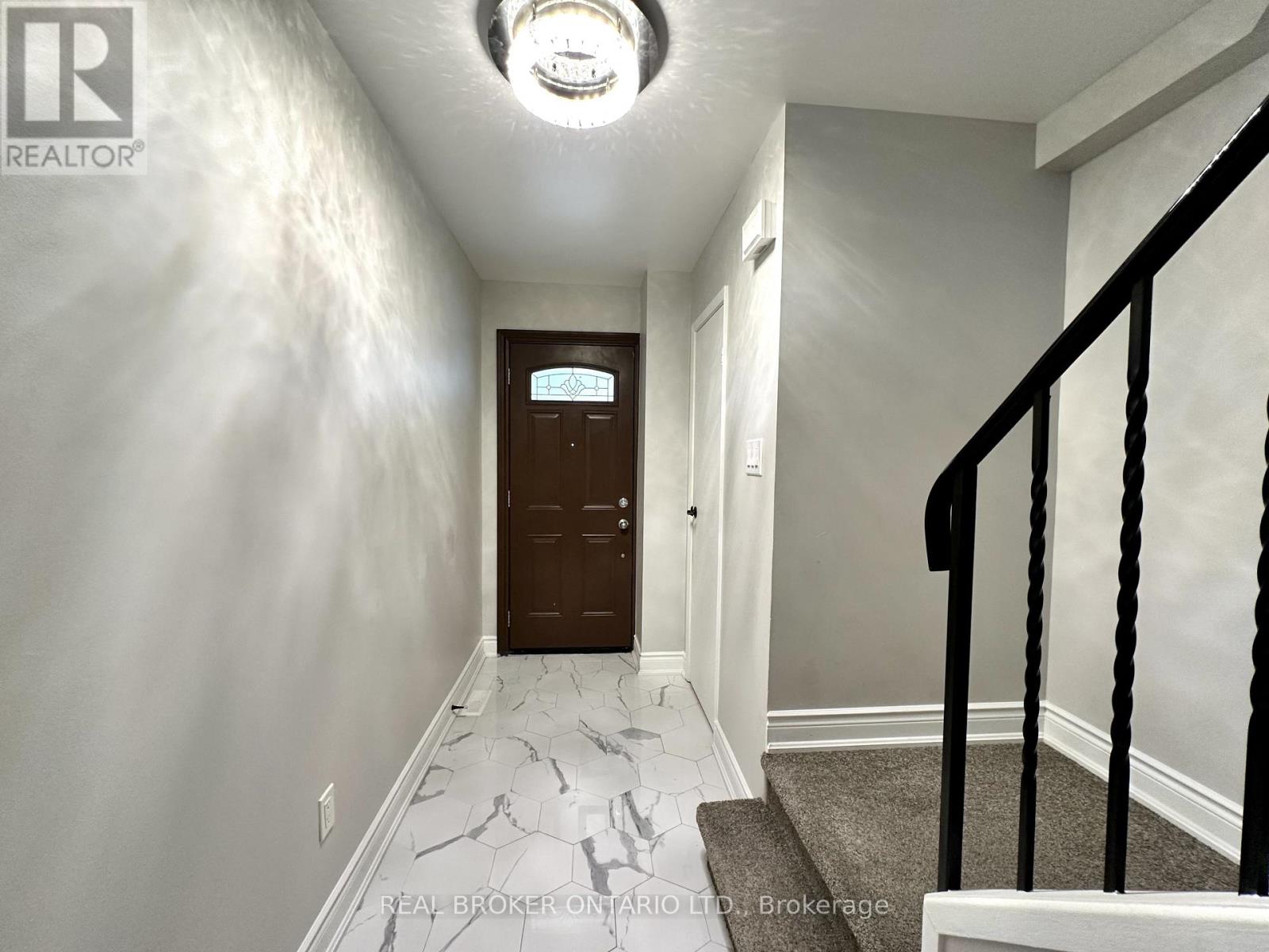 8 - 1485 Gulleden Drive, Mississauga, Ontario  L4X 2T2 - Photo 4 - W13683788