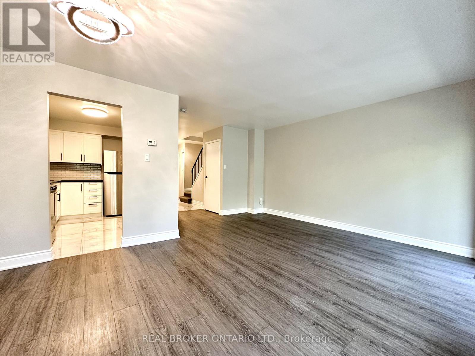 8 - 1485 Gulleden Drive, Mississauga, Ontario  L4X 2T2 - Photo 7 - W13683788