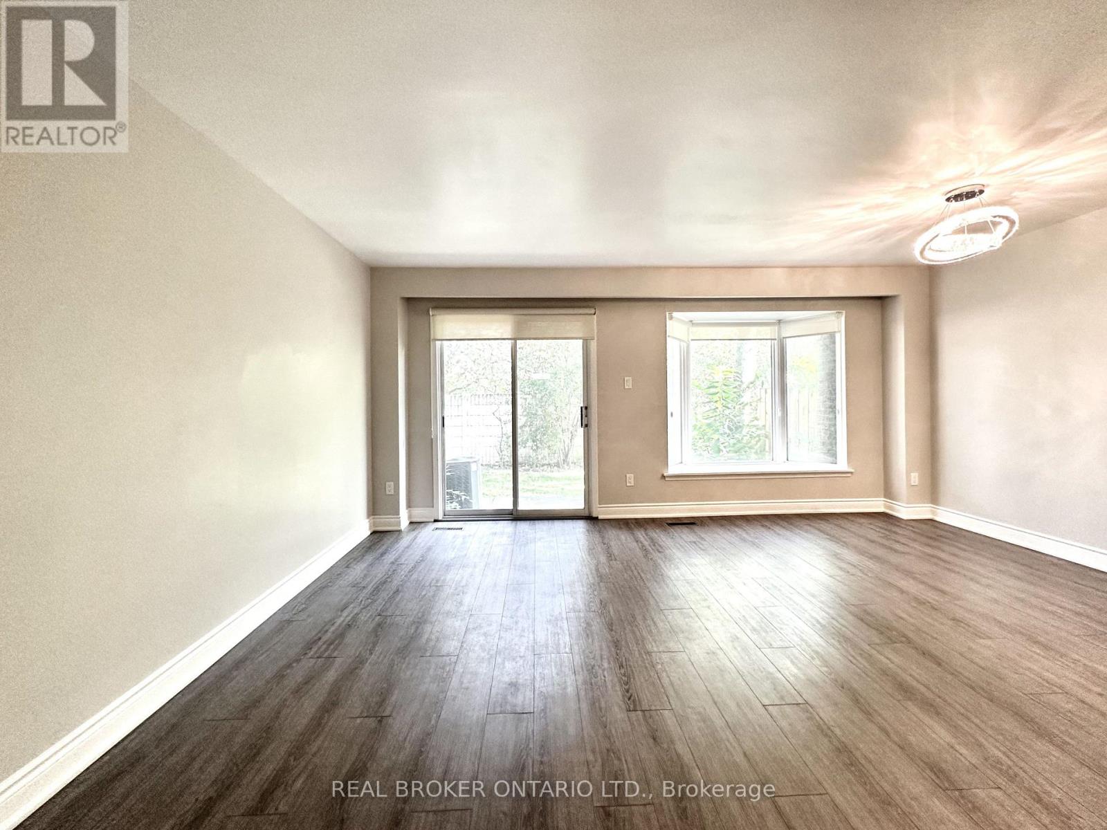 8 - 1485 Gulleden Drive, Mississauga, Ontario  L4X 2T2 - Photo 5 - W13683788