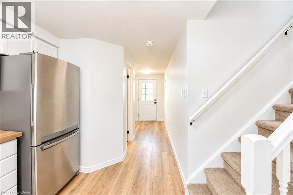 699 Laurelwood Drive, Waterloo, Ontario  N2V 2T8 - Photo 3 - 40850142