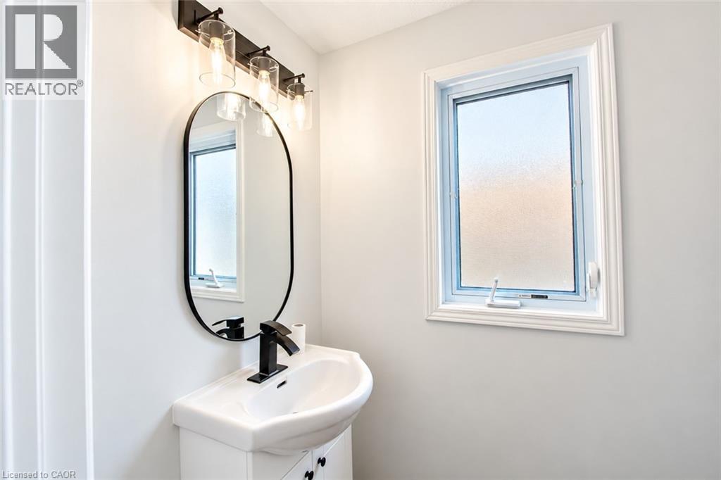 699 Laurelwood Drive, Waterloo, Ontario  N2V 2T8 - Photo 9 - 40850142