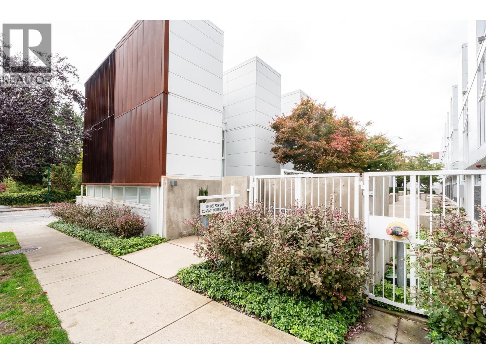 2208 WILLOW STREET, vancouver, British Columbia
