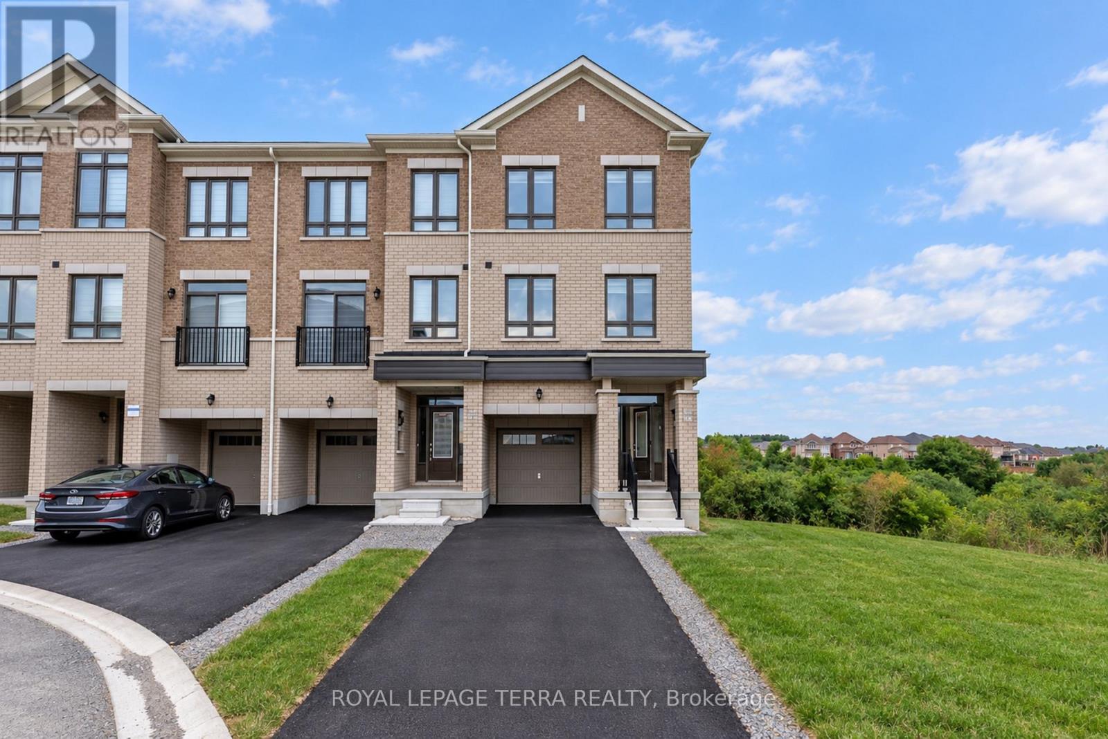 51 UPPER PARADISE WAY, Whitby, Ontario