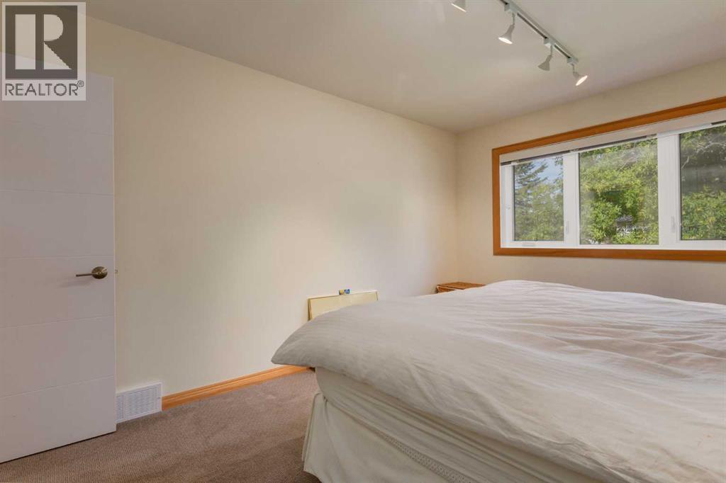 2547 Chicoutimi Drive NW, Calgary, Alberta  T2L 0W4 - Photo 14 - A2341096