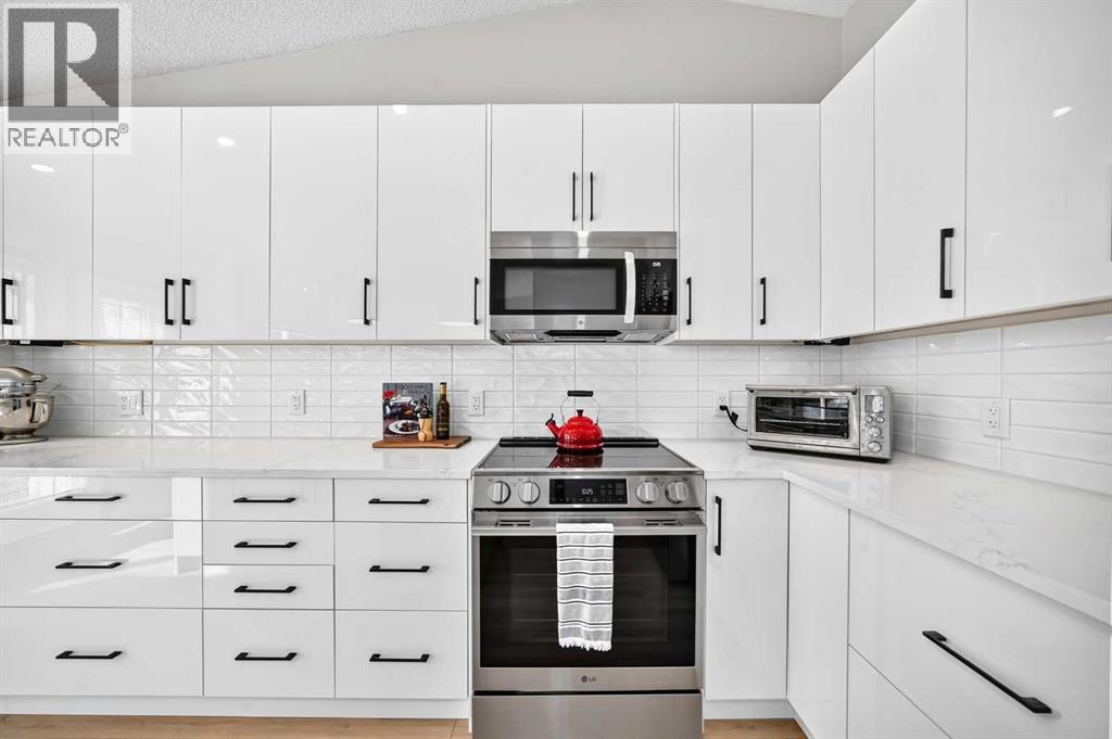 1412 Costello Boulevard Sw, Calgary, Alberta  T3H 3G9 - Photo 4 - A2344172