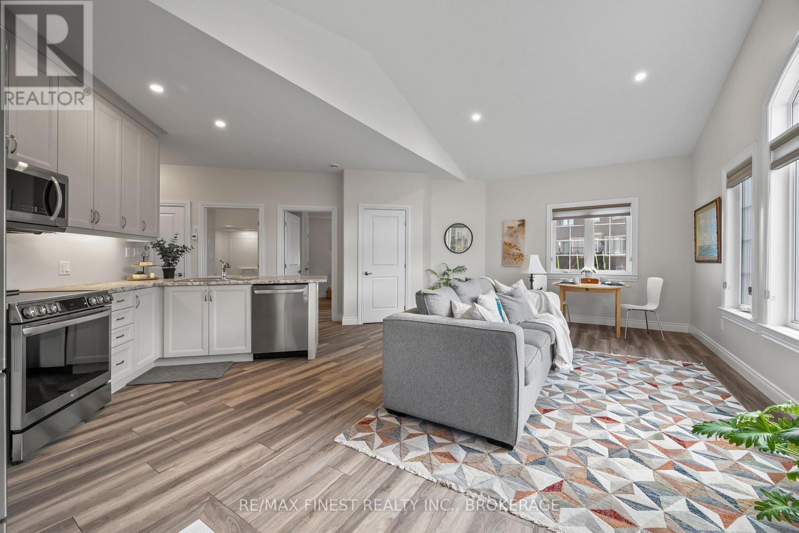 47 Lowry Place, Loyalist, Ontario  K7N 0E2 - Photo 7 - X13771210