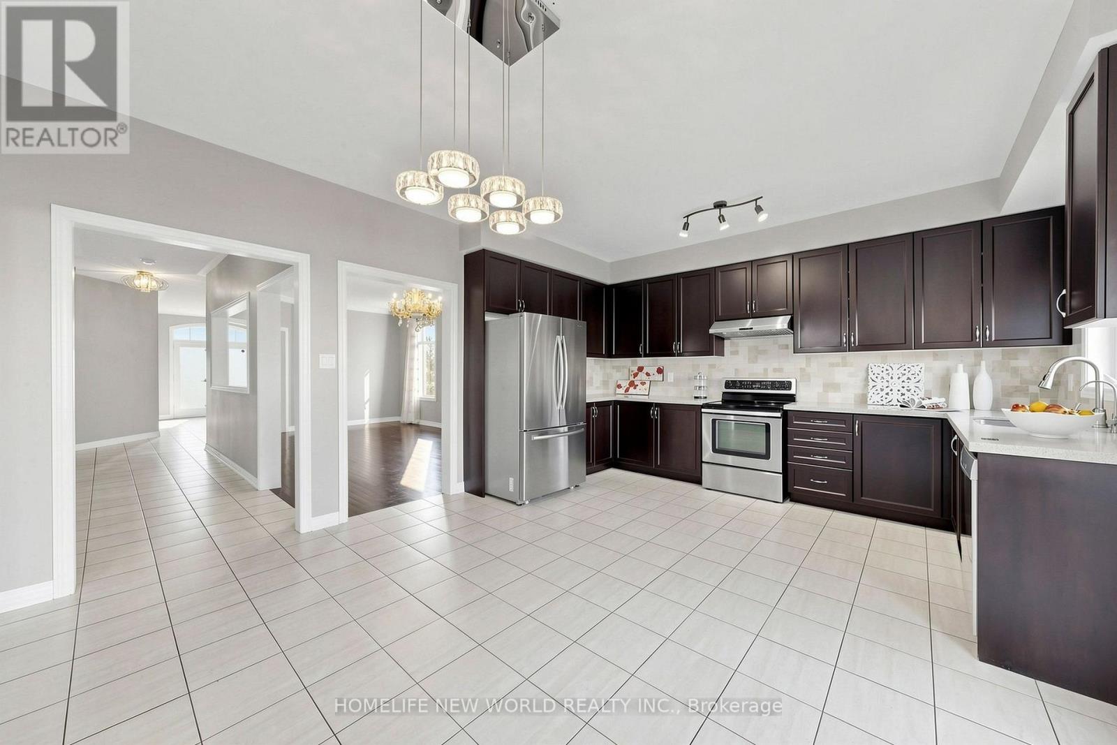 20 Pineforest Place, Markham, Ontario  L6E 2B1 - Photo 11 - N13645424