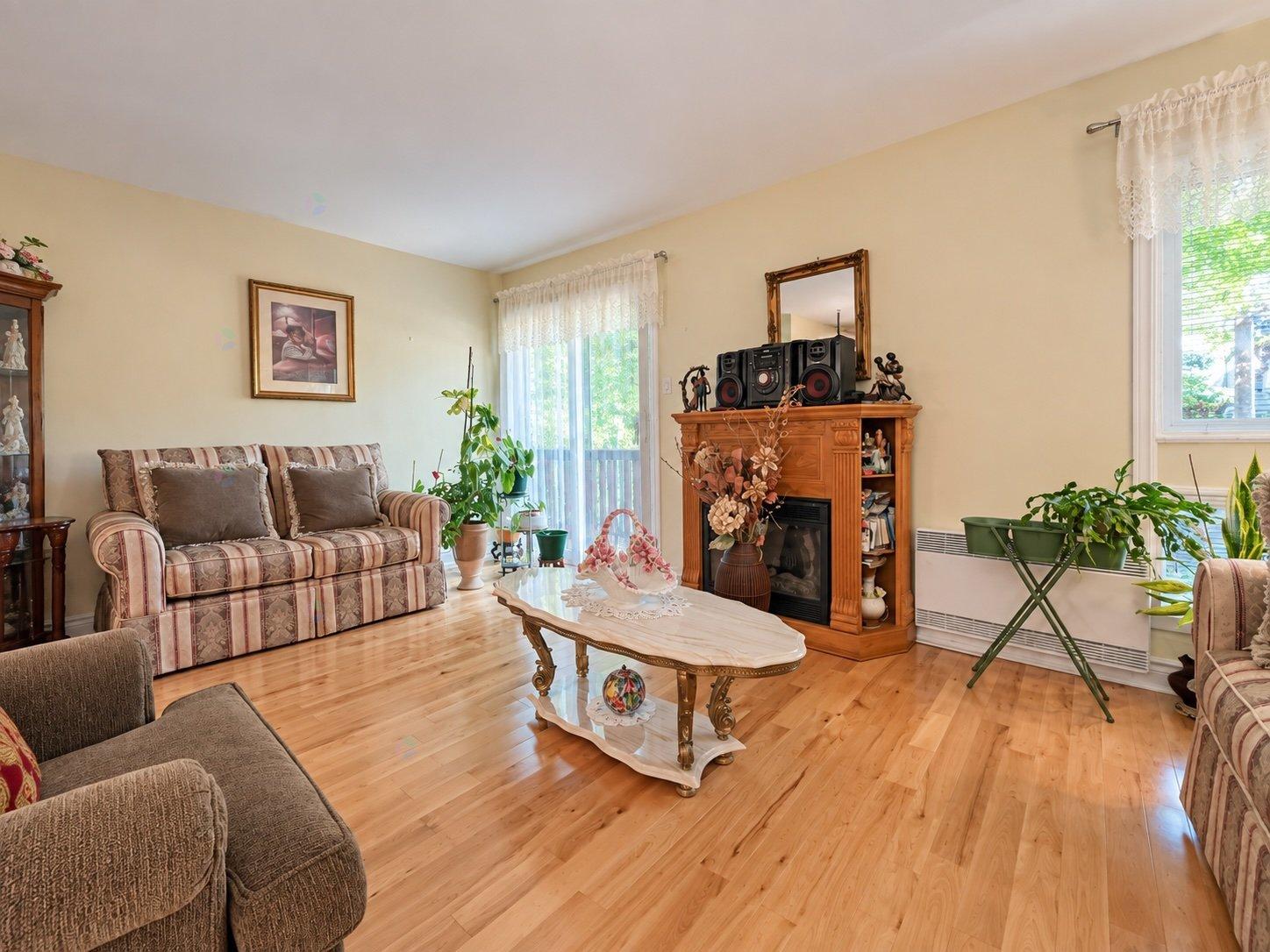 183 Rue Andras Dollard-des-Ormeaux Quebec Canada H9B1R7 2