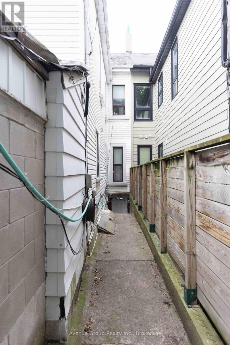 Bsmt - 210 Shaw Street, Toronto, Ontario  M6J 2W8 - Photo 3 - C13778232
