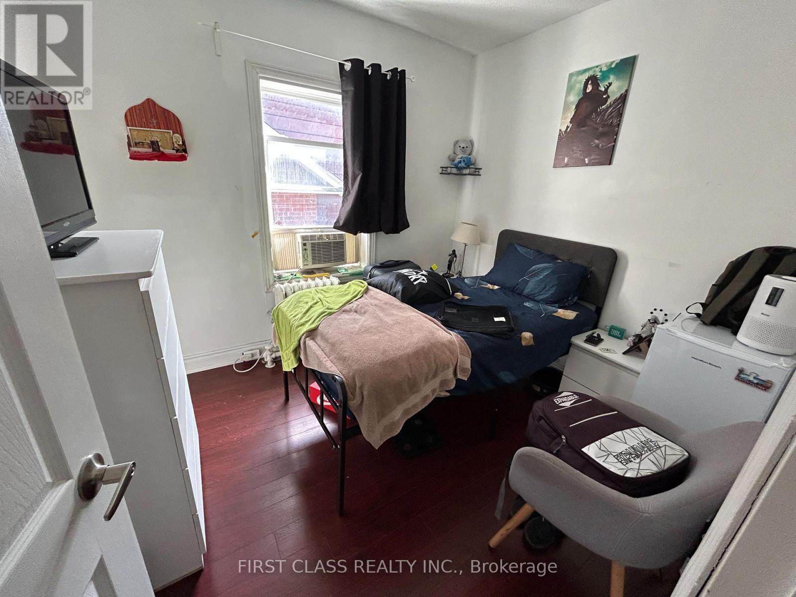 Upper - 567 Oakwood Avenue, Toronto, Ontario  M6E 2X6 - Photo 12 - C13778260