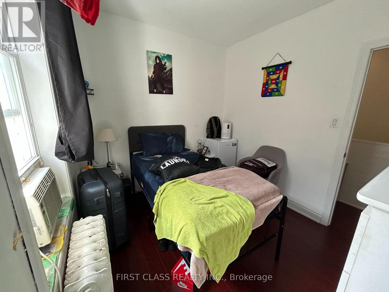Upper - 567 Oakwood Avenue, Toronto, Ontario  M6E 2X6 - Photo 13 - C13778260