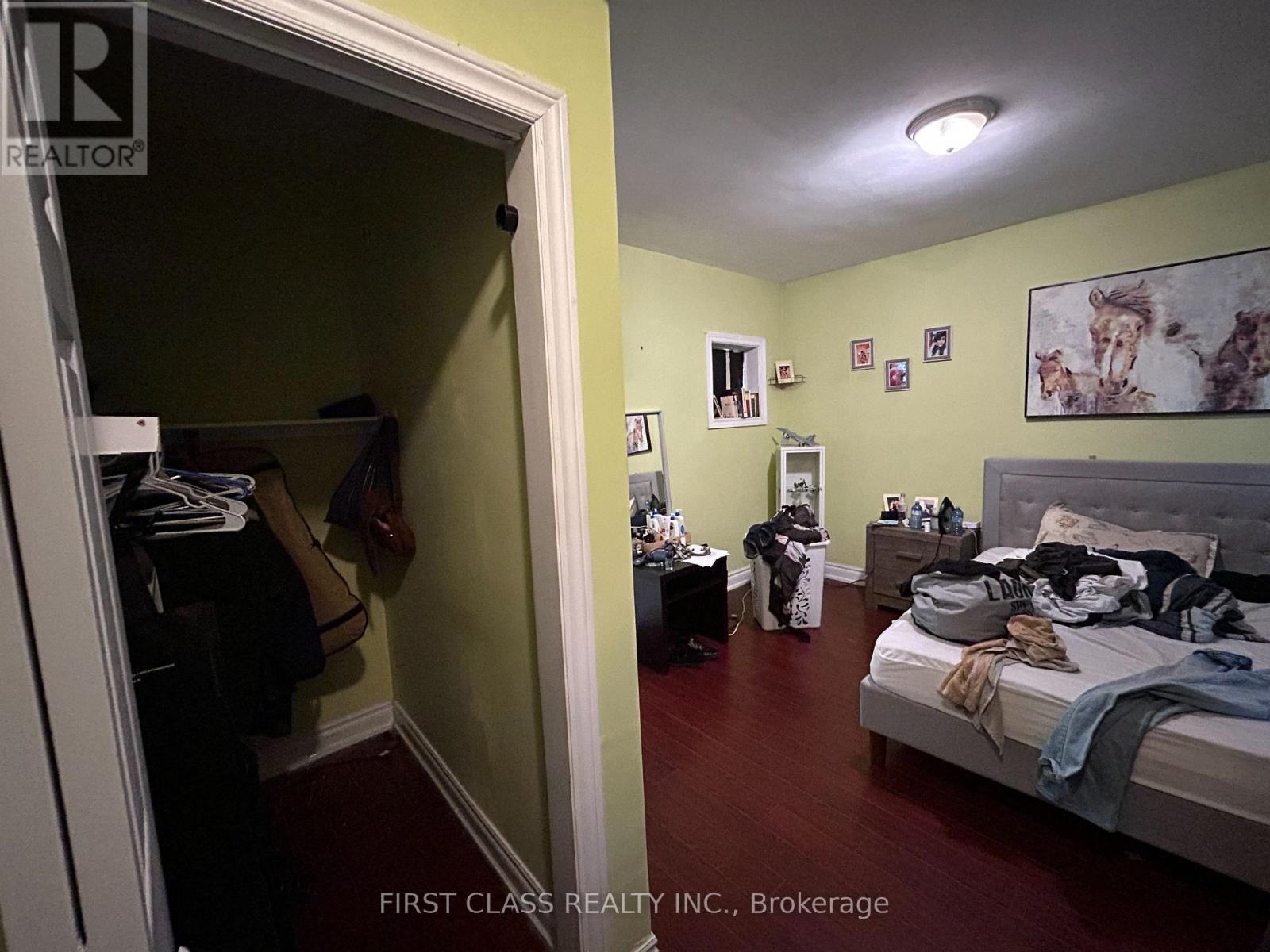 Upper - 567 Oakwood Avenue, Toronto, Ontario  M6E 2X6 - Photo 15 - C13778260