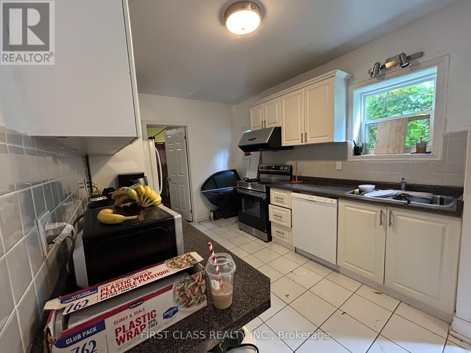 Upper - 567 Oakwood Avenue, Toronto, Ontario  M6E 2X6 - Photo 6 - C13778260