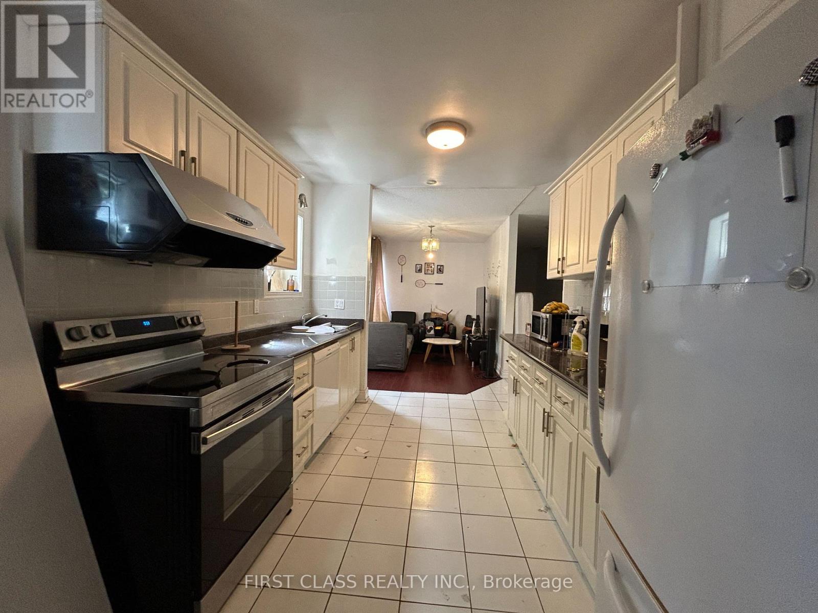 Upper - 567 Oakwood Avenue, Toronto, Ontario  M6E 2X6 - Photo 7 - C13778260