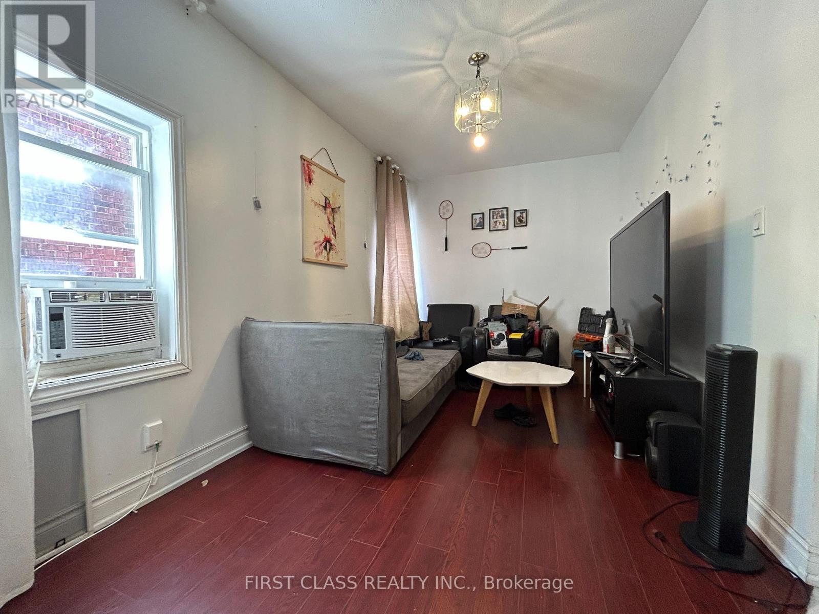 Upper - 567 Oakwood Avenue, Toronto, Ontario  M6E 2X6 - Photo 8 - C13778260