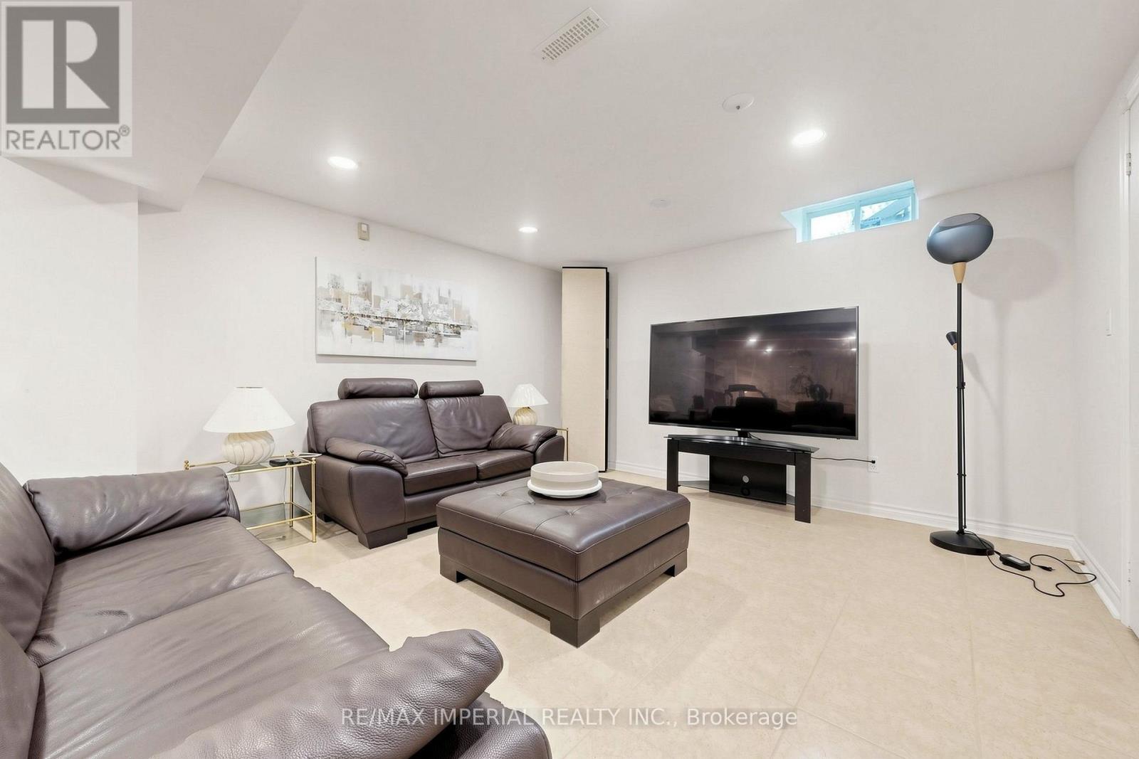 9 Elderwood Drive, Richmond Hill, Ontario  L4B 2W8 - Photo 41 - N13778238