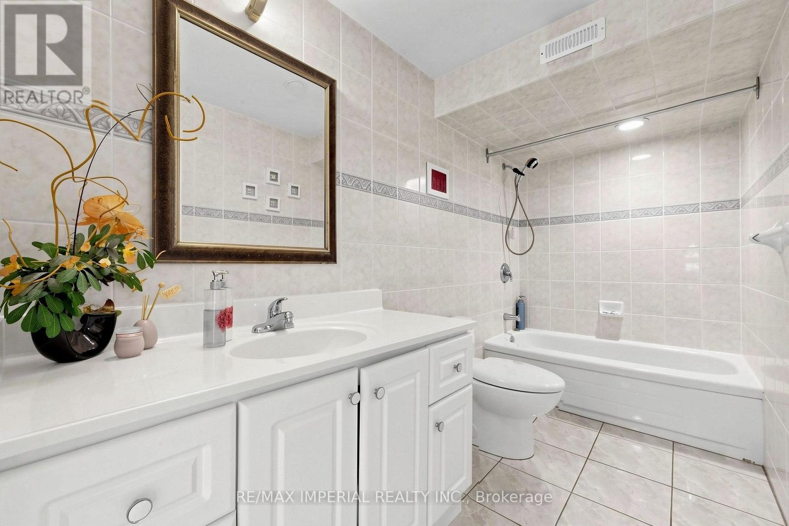 9 Elderwood Drive, Richmond Hill, Ontario  L4B 2W8 - Photo 43 - N13778238
