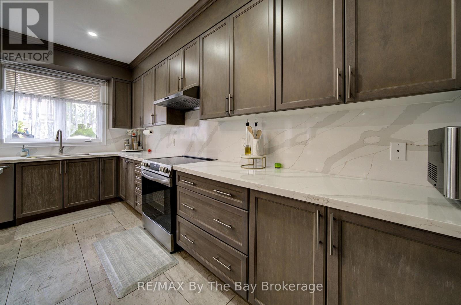 120 Allegra Drive, Wasaga Beach, Ontario  L9Z 1P6 - Photo 15 - S13778246