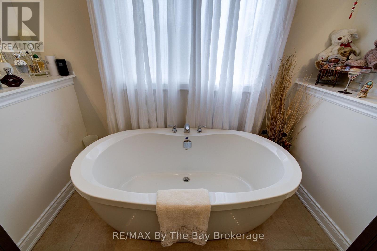 120 Allegra Drive, Wasaga Beach, Ontario  L9Z 1P6 - Photo 21 - S13778246
