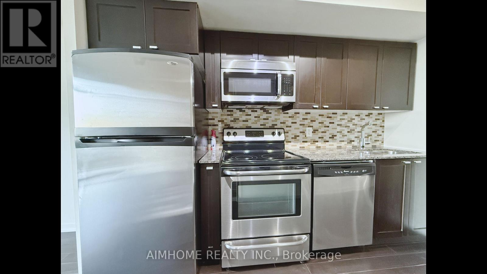 1106 - 105 The Queensway, Toronto, Ontario  M6S 5B5 - Photo 3 - W13778252