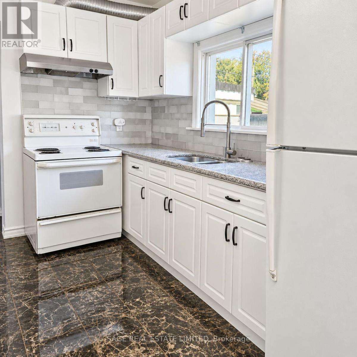45 Turnberry Avenue, Toronto, Ontario  M6N 1P9 - Photo 10 - W13778256