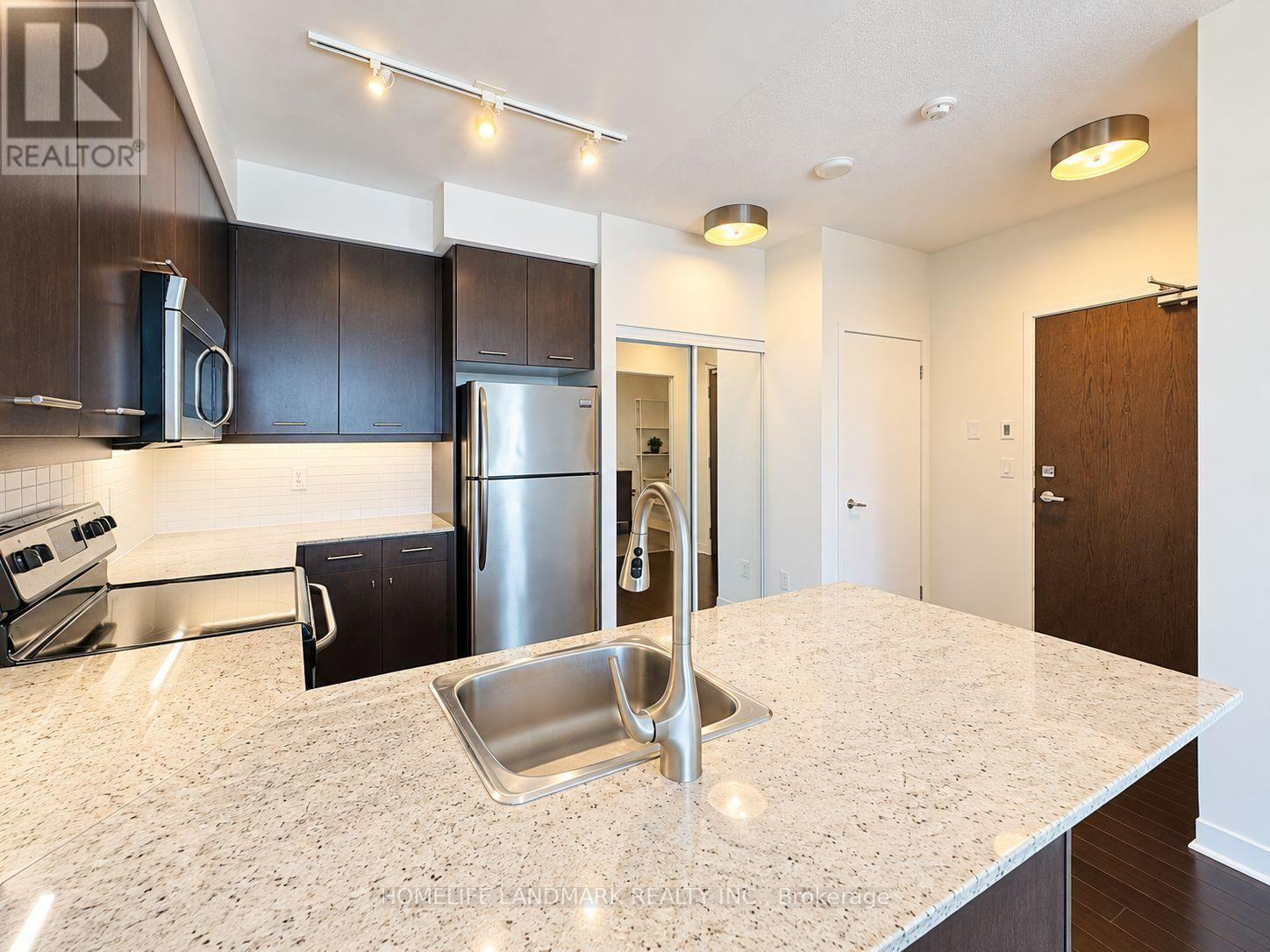 1306 - 360 Square One Drive, Mississauga, Ontario  L5B 0G7 - Photo 2 - W13778278