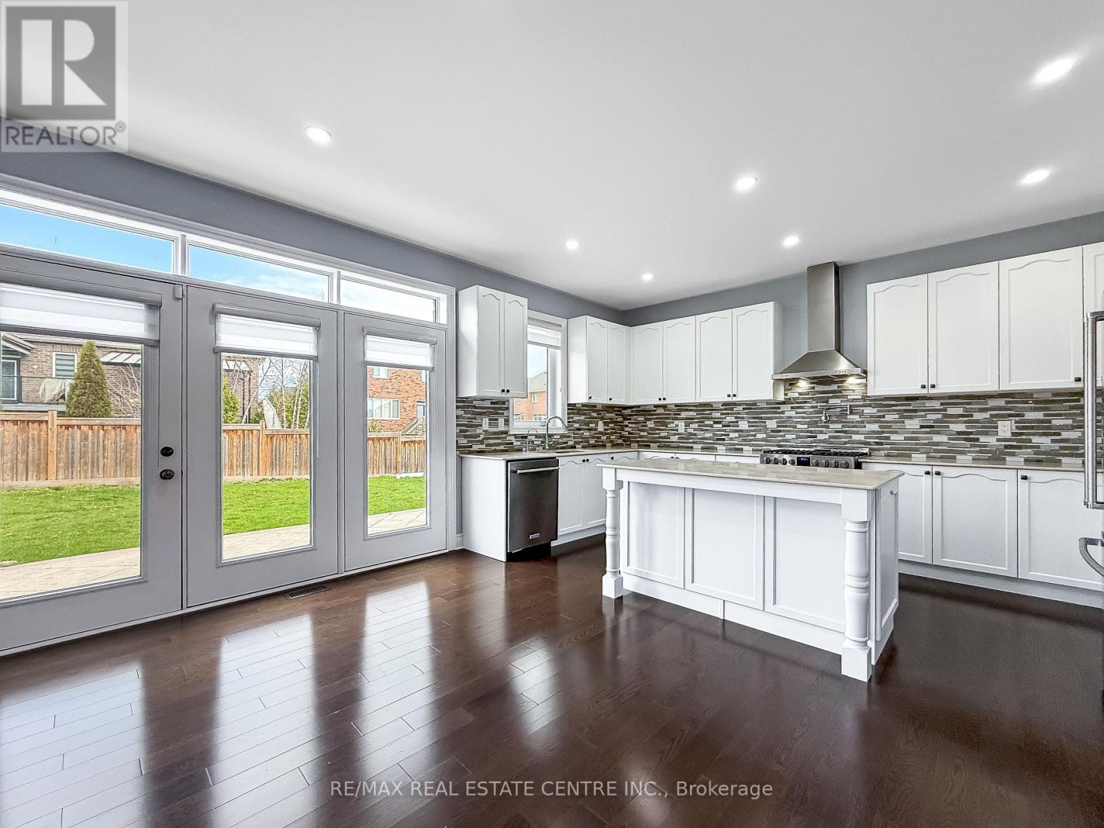 33 Stonegate Avenue, Mono, Ontario  L9W 6X1 - Photo 12 - X13778262
