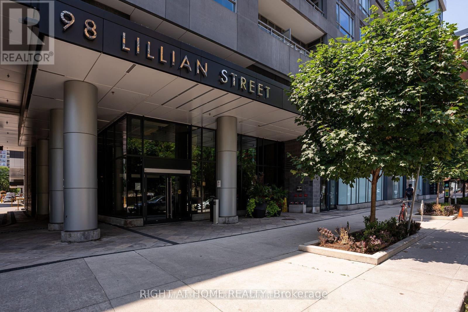 # 916 - 98 LILLIAN STREET, Toronto, Ontario