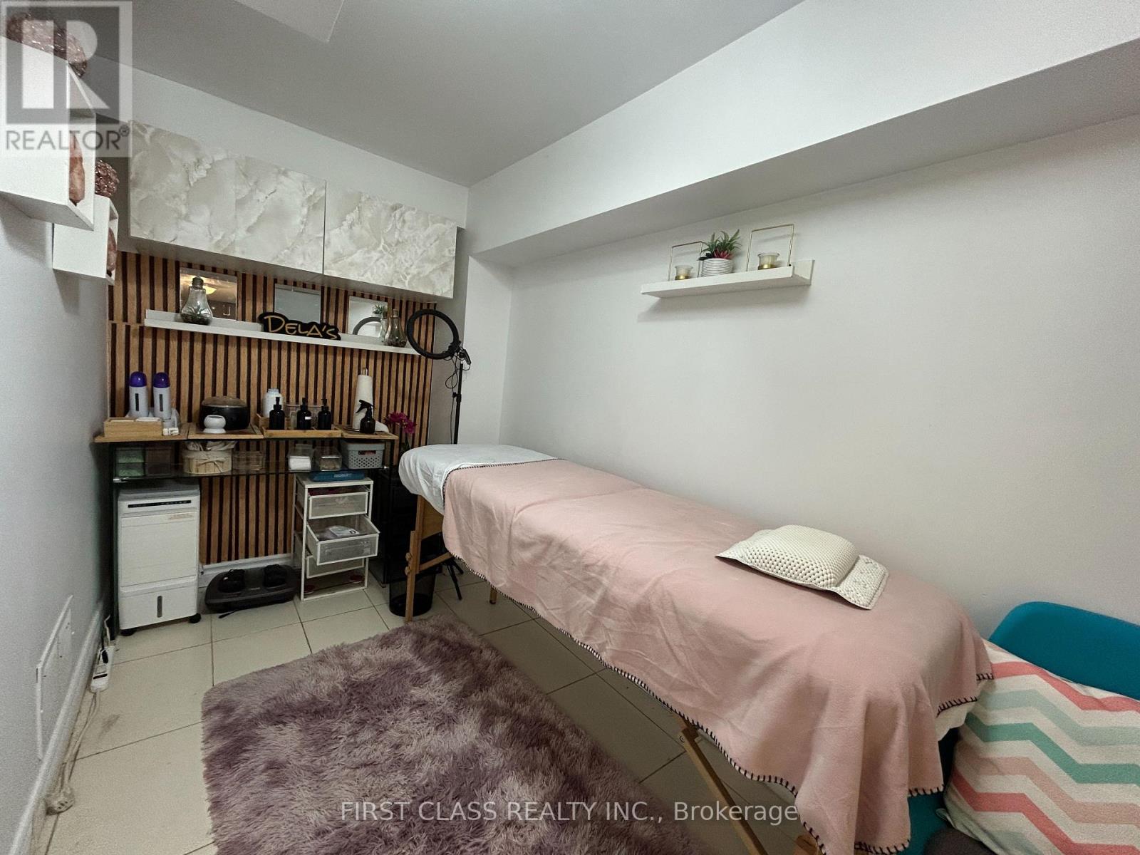 Front - 567 Oakwood Avenue, Toronto, Ontario  M6E 2X6 - Photo 19 - C13778314