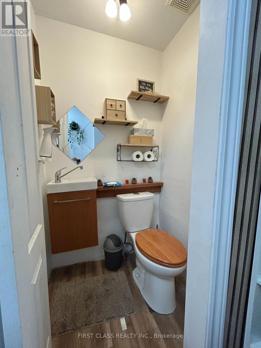 Front - 567 Oakwood Avenue, Toronto, Ontario  M6E 2X6 - Photo 23 - C13778314