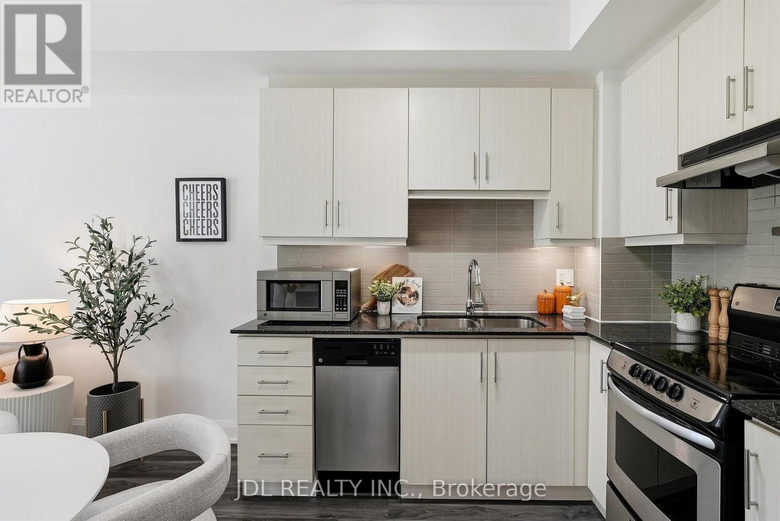220 - 68 Canterbury Place, Toronto (Willowdale West), Ontario  M2N 0H8 - Photo 5 - C13778320
