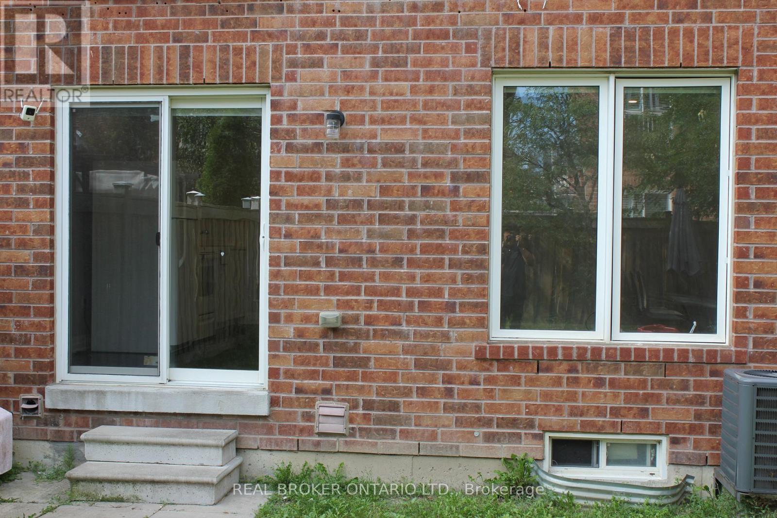 Lower - 151 Bob Yuill Drive, Toronto, Ontario M9M 0B1 - Photo 2 - W13778288