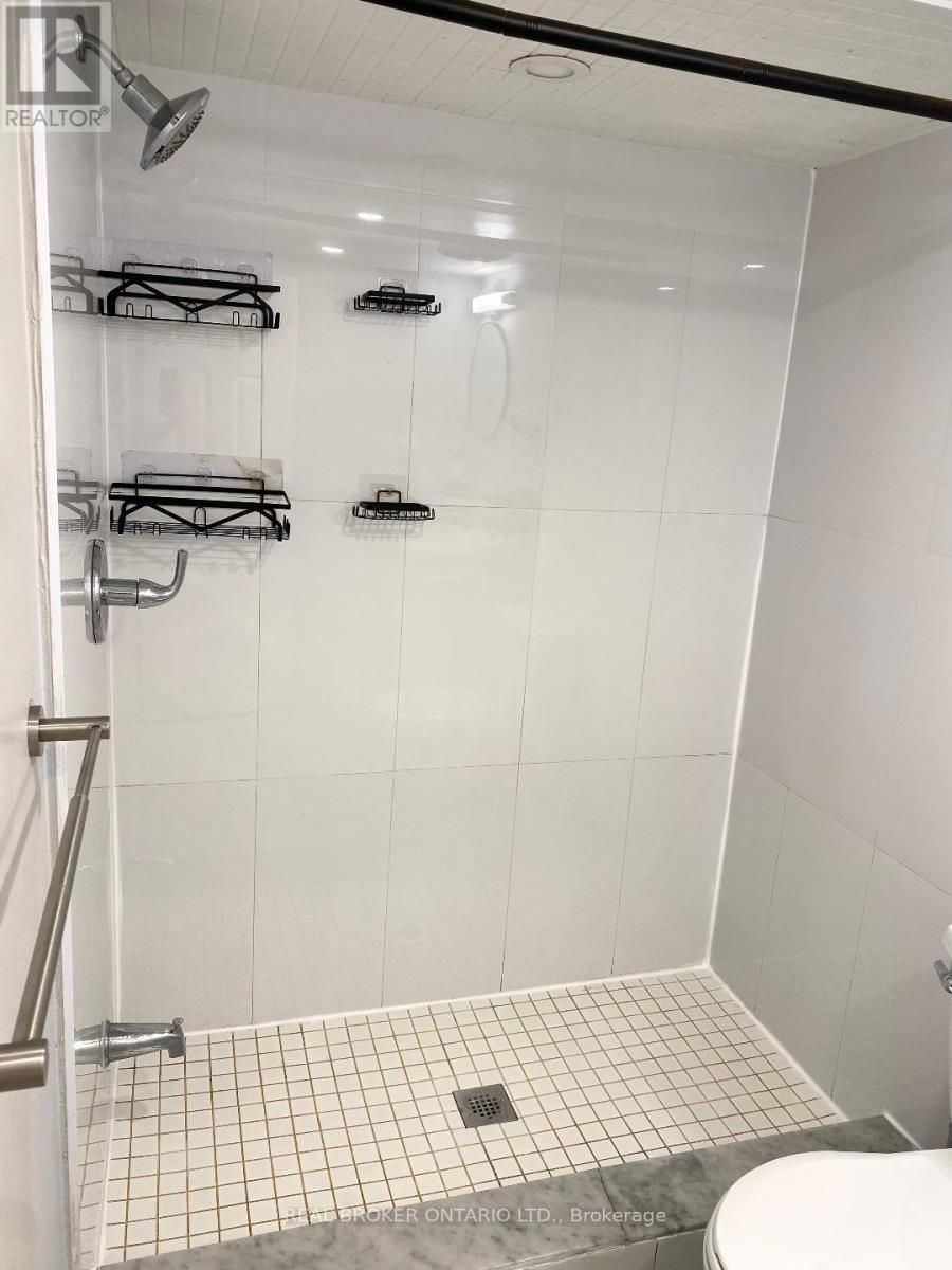 Lower - 151 Bob Yuill Drive, Toronto, Ontario M9M 0B1 - Photo 7 - W13778288