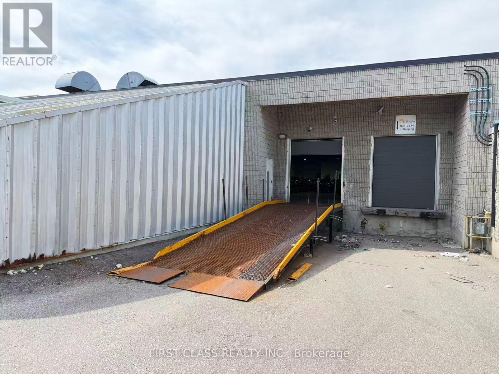 675b Petrolia Road, Toronto, Ontario  M3J 2N6 - Photo 10 - W13778304
