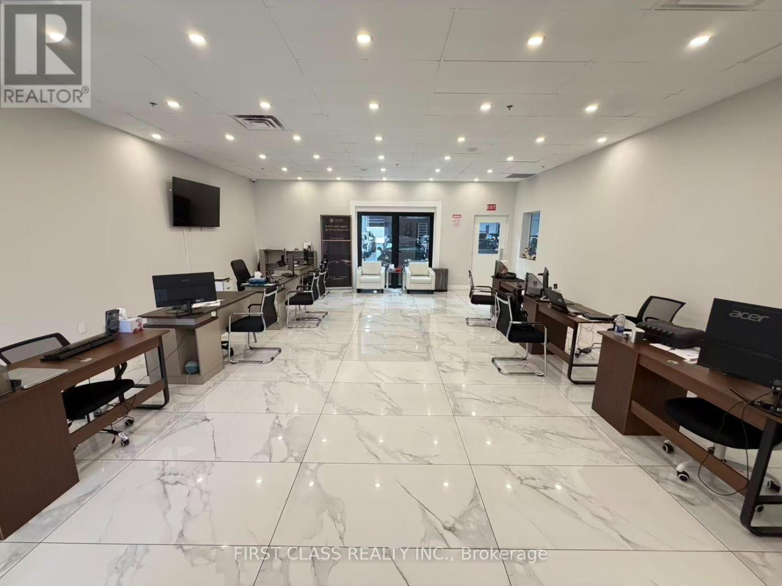 675b Petrolia Road, Toronto, Ontario  M3J 2N6 - Photo 9 - W13778304