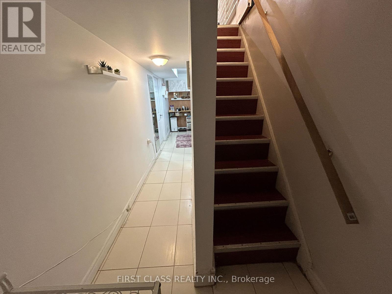 Front - 567 Oakwood Avenue, Toronto, Ontario  M6E 2X6 - Photo 18 - C13778314