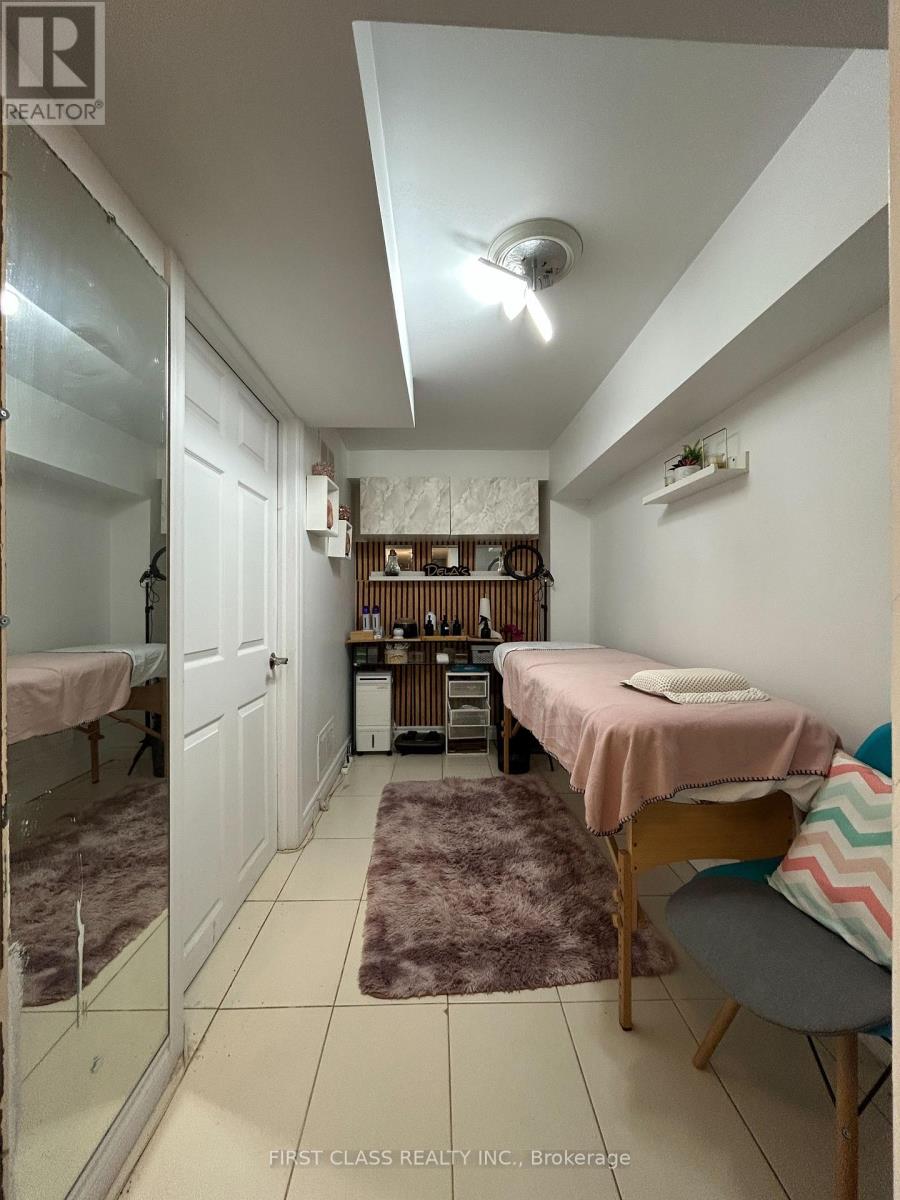 Front - 567 Oakwood Avenue, Toronto, Ontario  M6E 2X6 - Photo 17 - C13778314