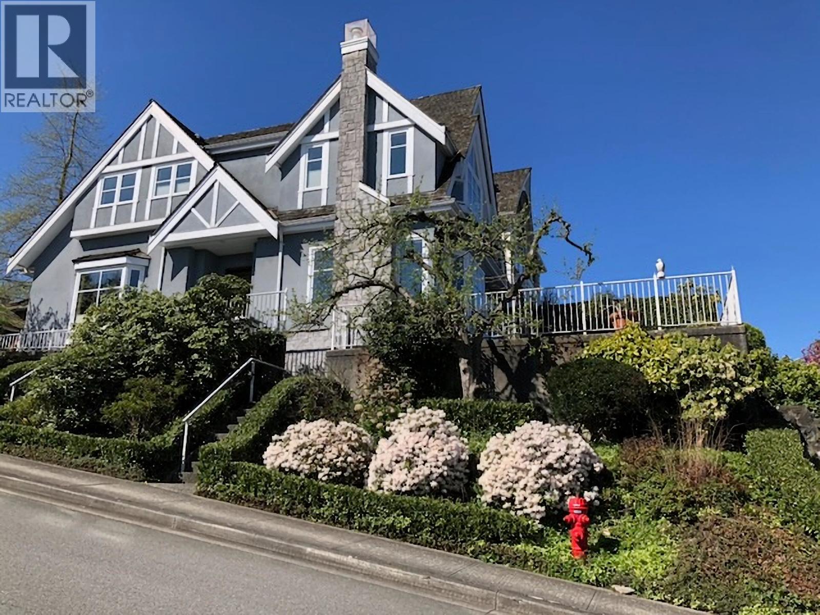 3131 Collingwood Street, Vancouver, British Columbia  V6R 3L5 - Photo 1 - R3162354