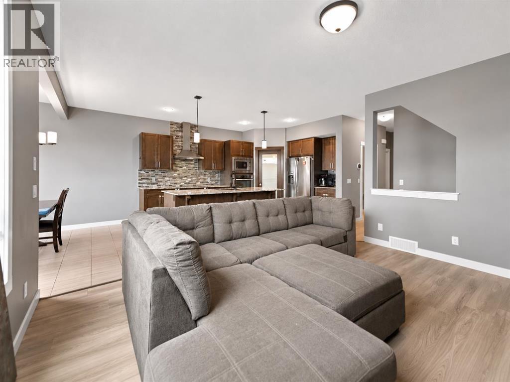 205 Hillcrest Drive SW, Airdrie, Alberta  T4B 0Y8 - Photo 17 - A2345032