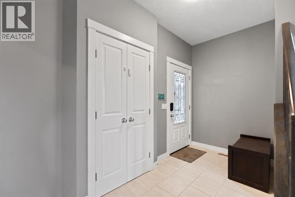 205 Hillcrest Drive SW, Airdrie, Alberta  T4B 0Y8 - Photo 5 - A2345032
