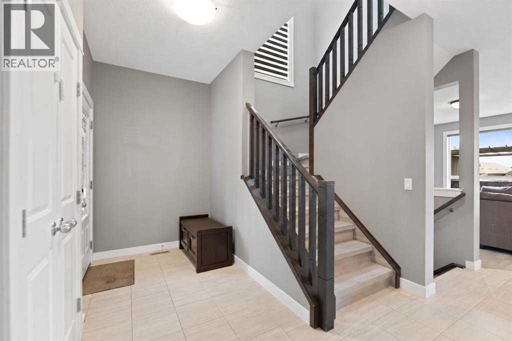 205 Hillcrest Drive SW, Airdrie, Alberta  T4B 0Y8 - Photo 6 - A2345032